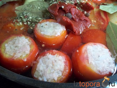 Тушковані фаршировані м'ясом помідори - страви з фаршу - гарячі страви - рецепти - кулінарні