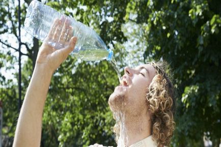 Toată viața dumneavoastră nu ați băut apă în mod corespunzător și acest lucru vă afectează sănătatea