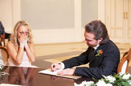Anyakönyvi hivatal vagy nyilvántartó iroda, anyakönyvben az esküvő időpontját