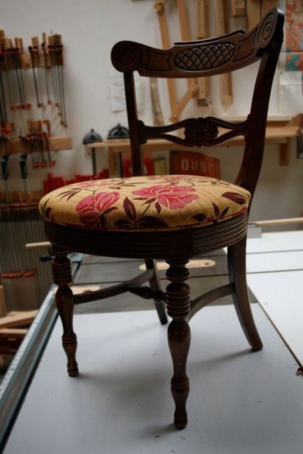 Заміна і перетяжка оббивки старого стільця самостійно - власними руками в домашніх умовах