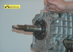Înlocuirea etanșărilor cu ulei de transmisie pe autovehiculul Volga gas 31105 2004