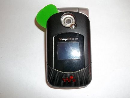 Înlocuirea unei bucla pe o clapetă Sony Ericsson w300i