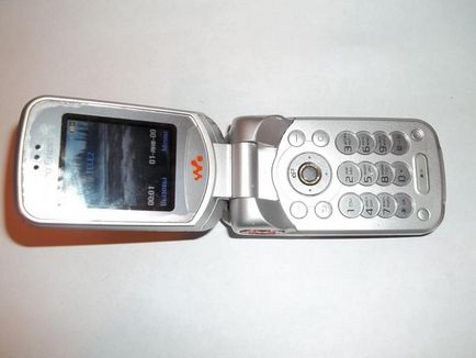 Înlocuirea unei bucla pe o clapetă Sony Ericsson w300i