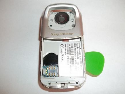 Înlocuirea unei bucla pe o clapetă Sony Ericsson w300i