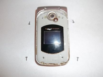 Înlocuirea unei bucla pe o clapetă Sony Ericsson w300i