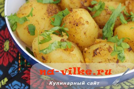 Смажений молода картопля зі спеціями - рецепт з фото