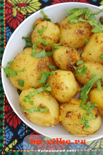 Смажений молода картопля зі спеціями - рецепт з фото