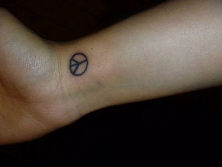 24 Tatuaj cu simbolul păcii - tatuaje pe