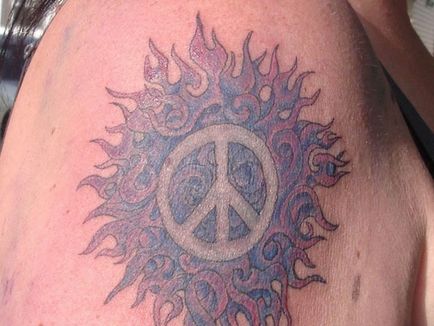 24 Tatuaj cu simbolul păcii - tatuaje pe