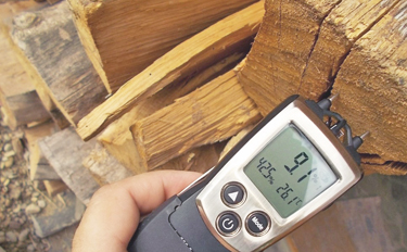 5 moduri de a distinge lemn uscat de umed