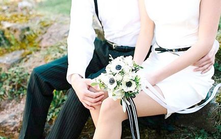 Біло-зелений весільний букет - фото нареченої з квітами