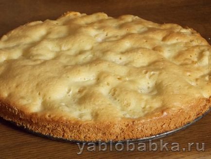 Бісквітний яблучний пиріг - рецепт з фото крок за кроком