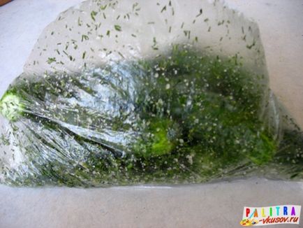 Швидкі малосольні огірки в пакеті (фото-рецепт)
