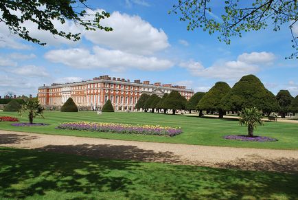 Fosta resedinta de tara a regilor englezi - Hampton Court