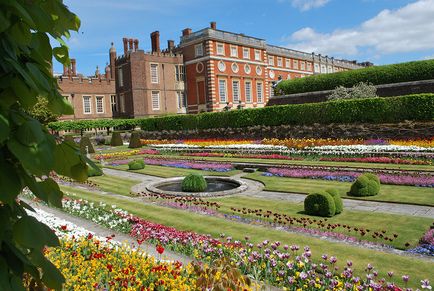 Fosta resedinta de tara a regilor englezi - Hampton Court