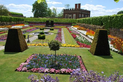 Fosta resedinta de tara a regilor englezi - Hampton Court