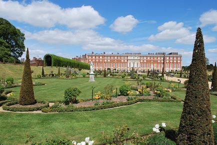 Fosta resedinta de tara a regilor englezi - Hampton Court