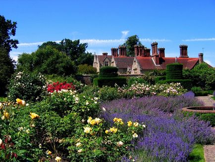 Fosta resedinta de tara a regilor englezi - Hampton Court