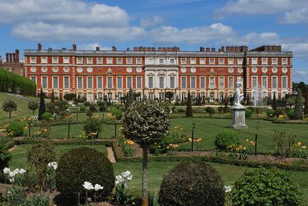 Fosta resedinta de tara a regilor englezi - Hampton Court