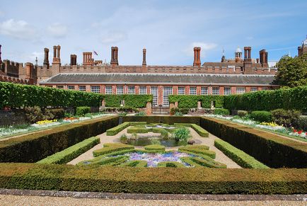 Fosta resedinta de tara a regilor englezi - Hampton Court