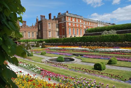 Fosta resedinta de tara a regilor englezi - Hampton Court