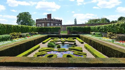 Fosta resedinta de tara a regilor englezi - Hampton Court