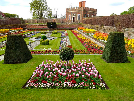 Fosta resedinta de tara a regilor englezi - Hampton Court