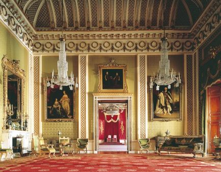 Букінгемський палац в лондоні - резиденція королеви єлизавети ii