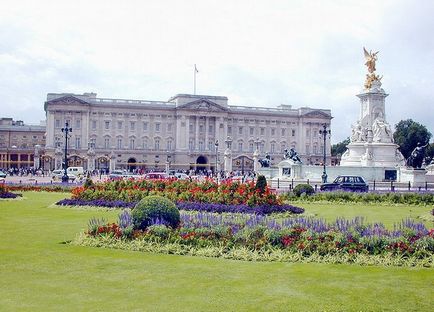 Palatul Buckingham din Londra - reședința Reginei Elisabeta a II-a