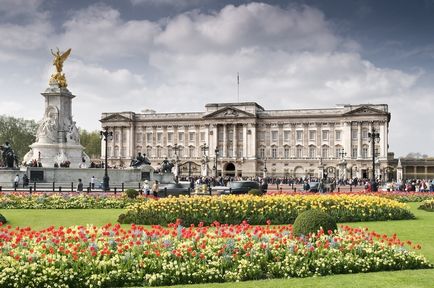 Palatul Buckingham din Londra - reședința Reginei Elisabeta a II-a