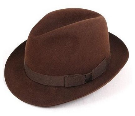 A puhakalap eltér Fedora