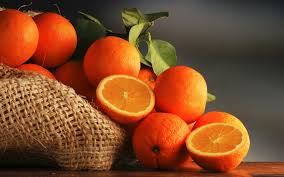 O portocală însorită este beneficiul și răul unui fruct suculent