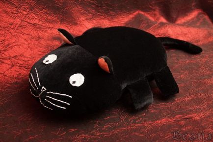 Декоративна подушка «чорний кіт»