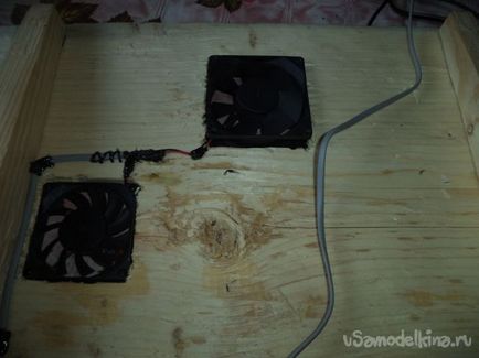 Дървени Laptop Cooling Pad с ръцете си