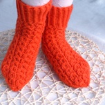 Șosete tricotate pentru copii cu un model simplu de relief, un piept de interese emoționale