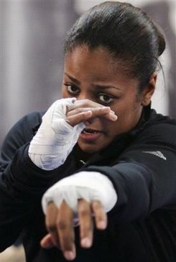 Lánya Muhammad Ali (14 fotó) () Lánya Muhammad Ali (14 fotó)