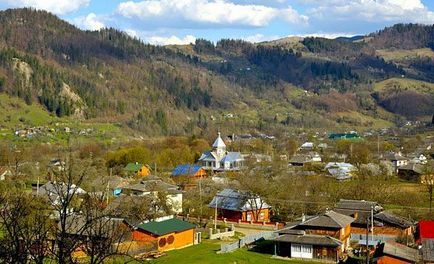 Будиночки в горах карпати