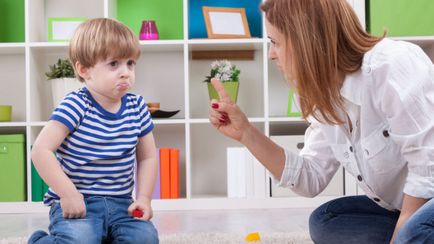 Ha a gyermek nem hallgat, hogyan reagálnak az engedetlenség, hogy a szülők azért