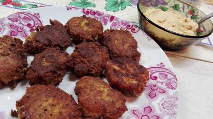 FALAFEL și HUMUS - o rețetă simplă de casă cu o fotografie