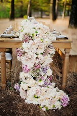 Гірлянда з квітів на весілля