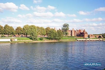 Hampton court palace (англія), розважальний портал