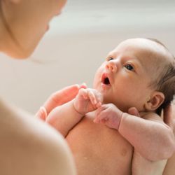 Гикавка у новонароджених і грудних дітей