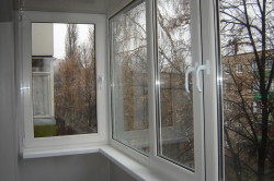 Які вікна краще для балкона тип профілю, вид скла, матеріал виготовлення