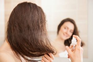 Cum să scapi de cauzele de păr fragile și cum să le împiedici