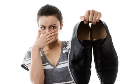 Як позбутися від запаху у взутті домашні засоби, дезодоранти