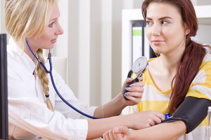 Cum să tratăți hipertensiunea în remediile populare, dieta și medicamentele