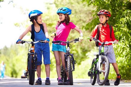 Cum să înveți un copil să se plimbe pe bicicletă într-o singură zi