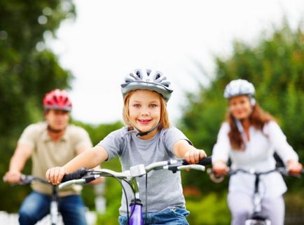 Cum să înveți un copil să se plimbe pe bicicletă într-o singură zi