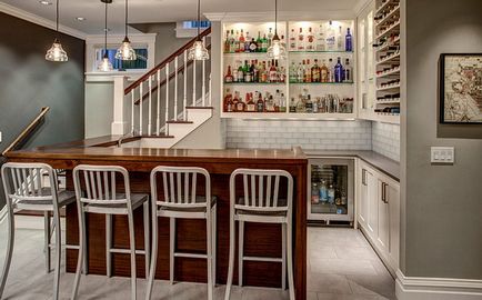 Cum să dotați un bar stilat și confortabil în subsolul casei