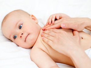 Ce ar trebui să fie o pânză de ulei în pat pentru nou-născuți